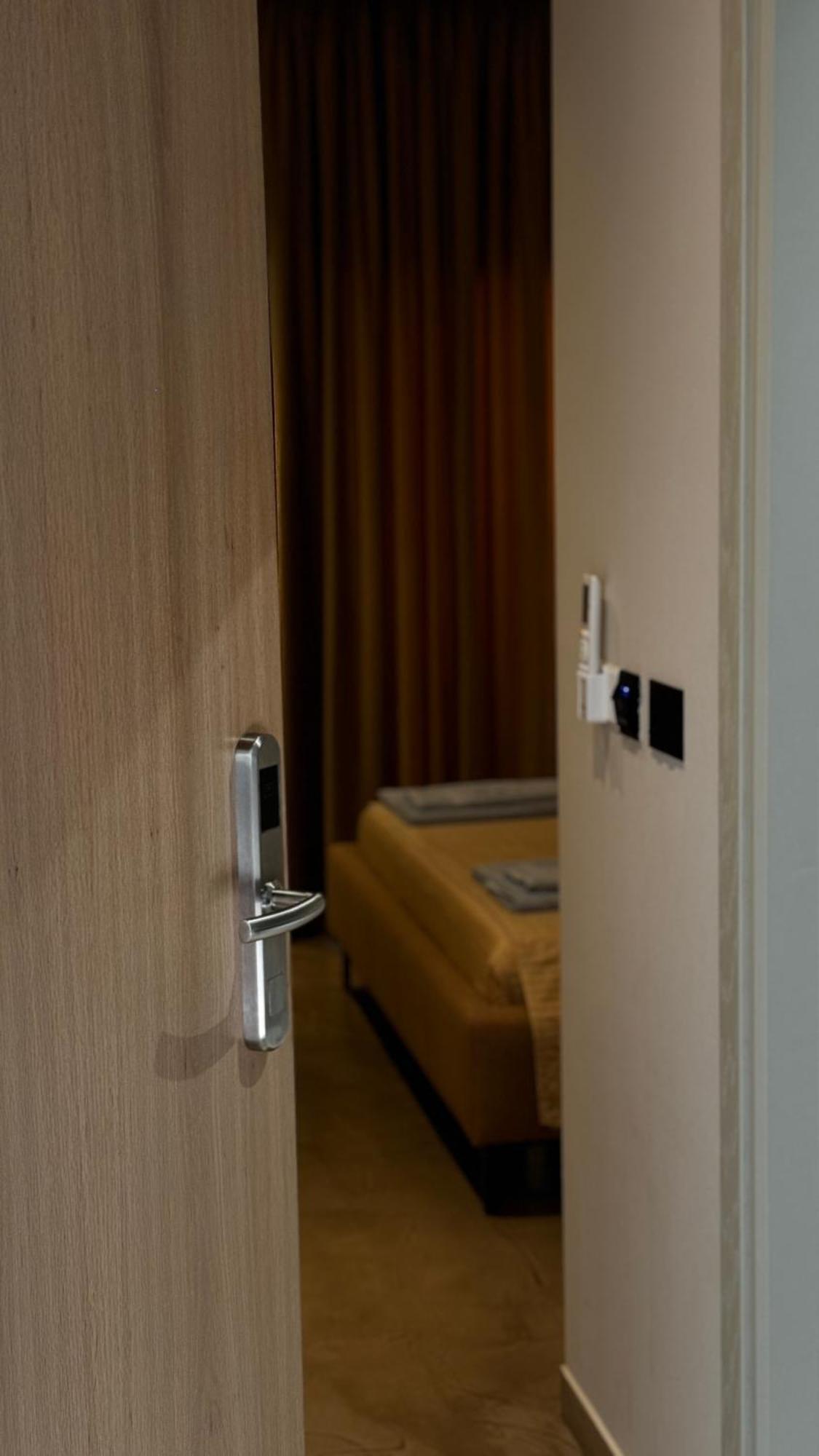 Ritson Hotel Вльора Екстер'єр фото