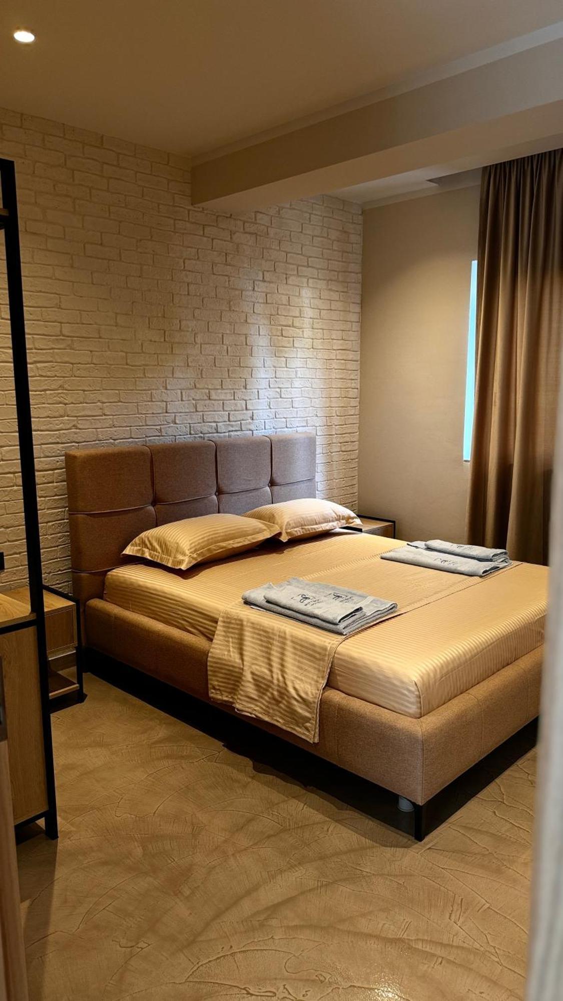 Ritson Hotel Вльора Екстер'єр фото