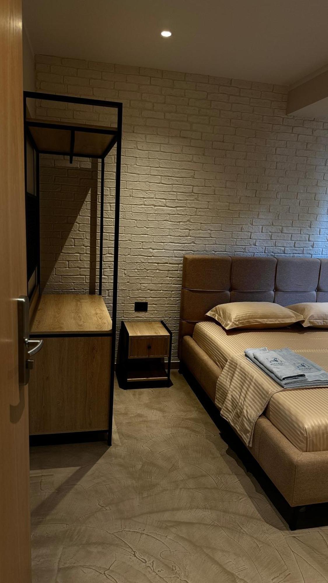 Ritson Hotel Вльора Екстер'єр фото