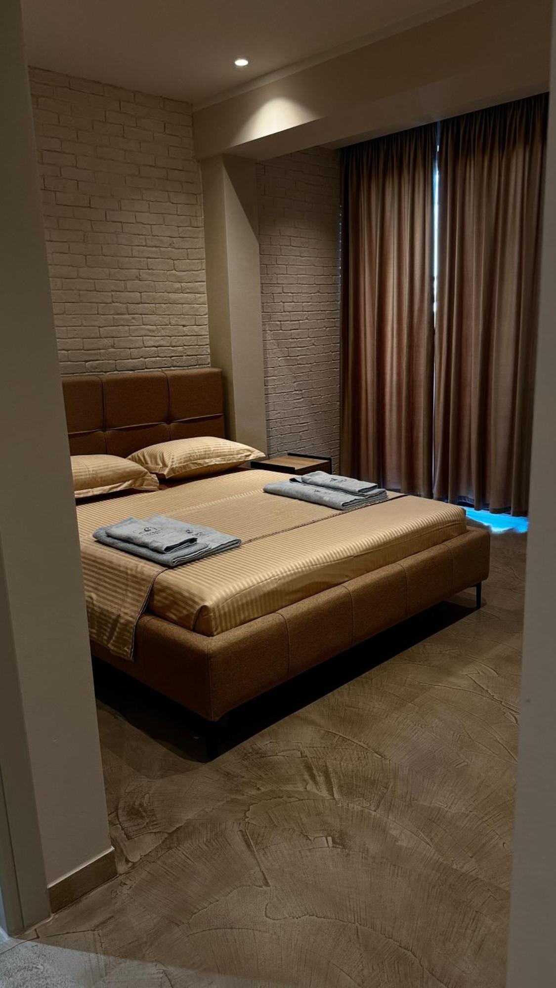 Ritson Hotel Вльора Екстер'єр фото