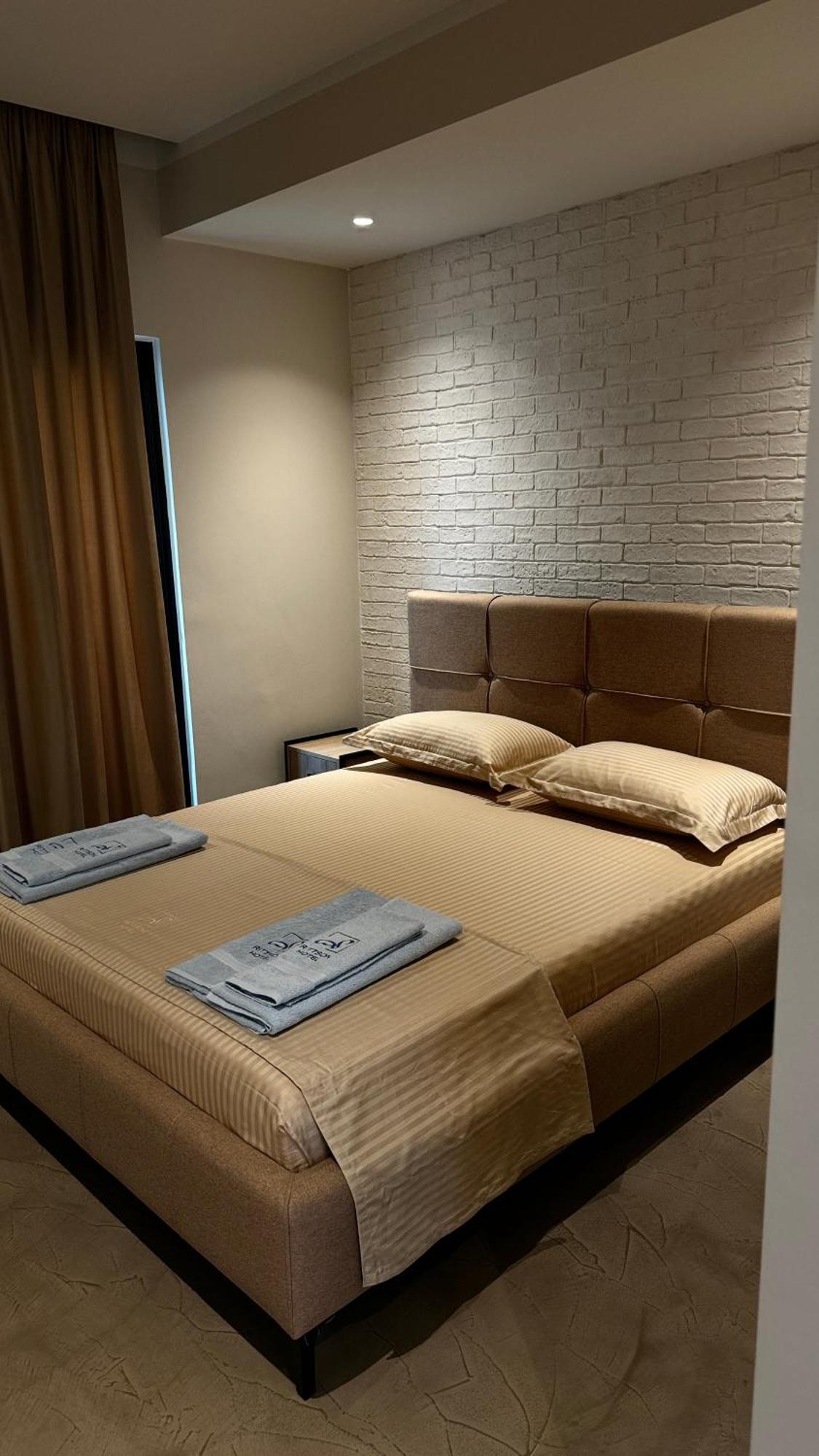 Ritson Hotel Вльора Екстер'єр фото