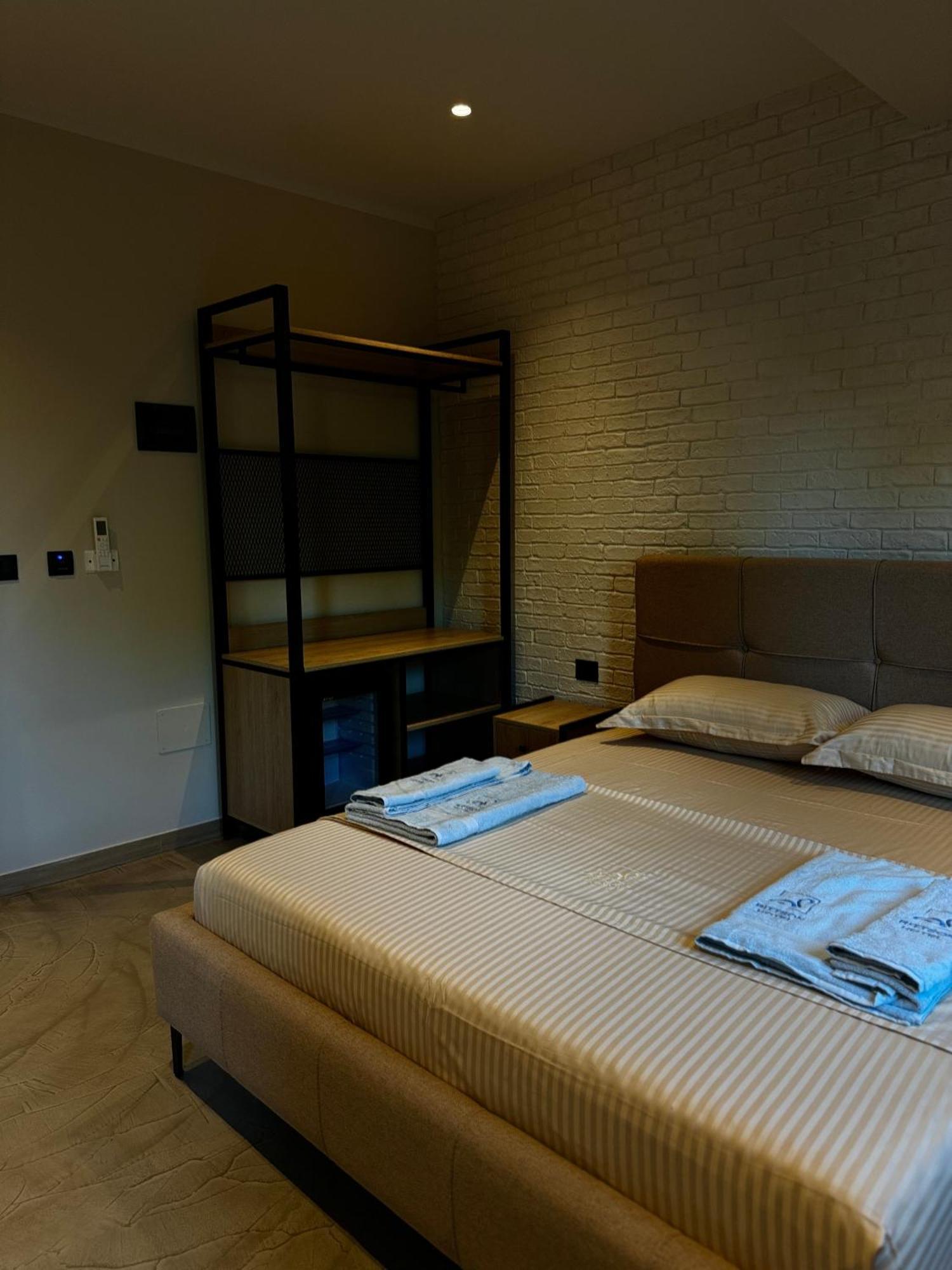 Ritson Hotel Вльора Екстер'єр фото